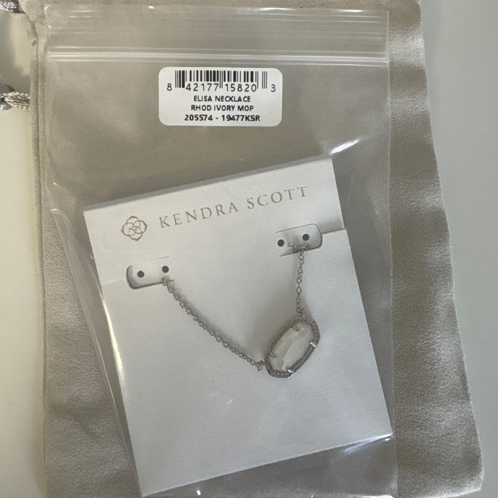 Kendra Scott necklace